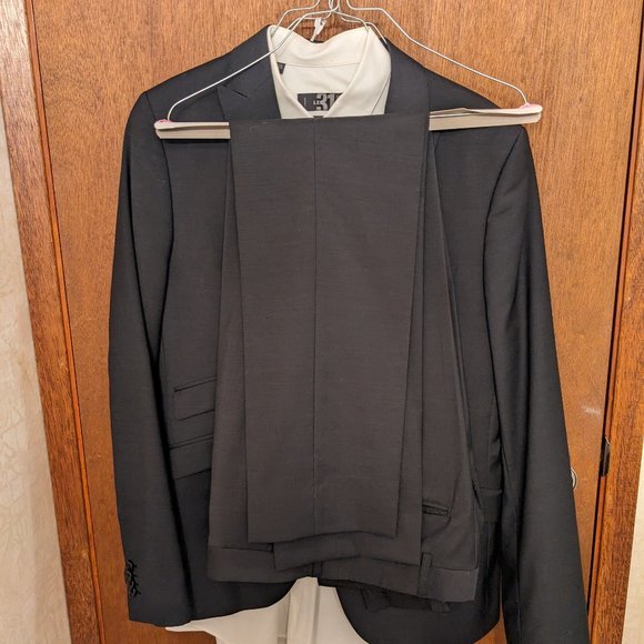 Men's Suit - Picture 1 of 7